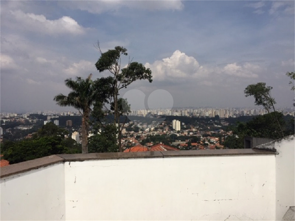 Sobrado com vista espetacular de São Paulo em rua fechada com guarita e segurança 24 horas