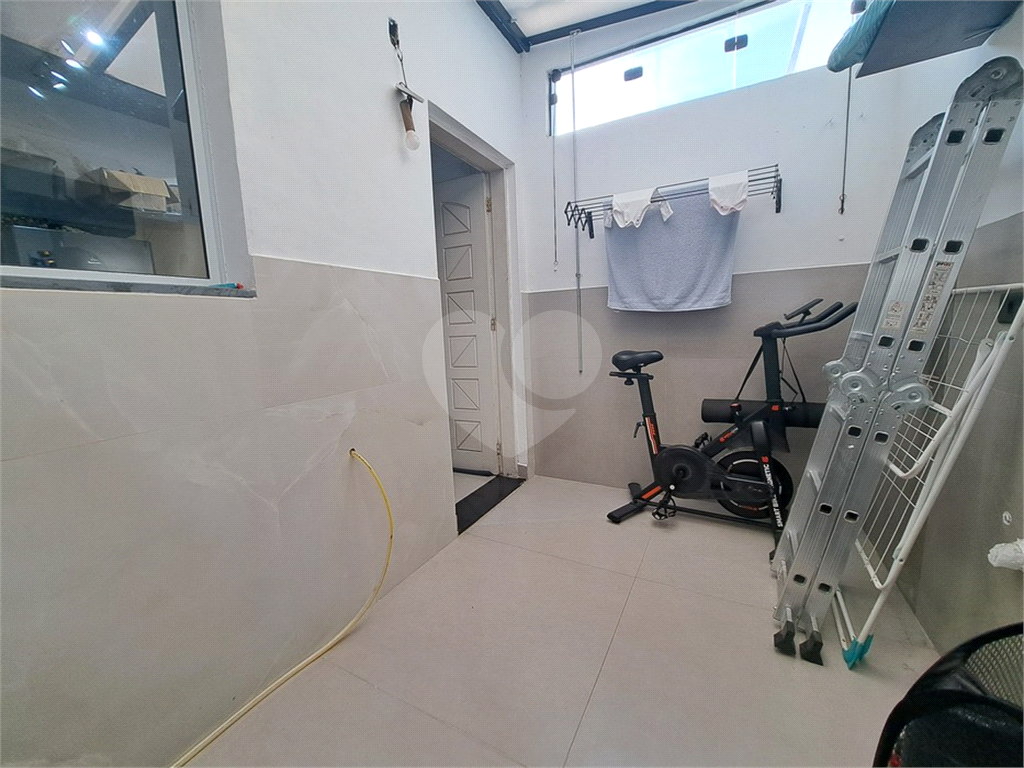 Sobrado em Condomínio Fechado com 2 Quartos e 1 Vaga.