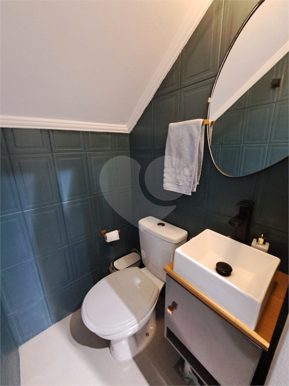 Sobrado em Condomínio Fechado com 2 Quartos e 1 Vaga.