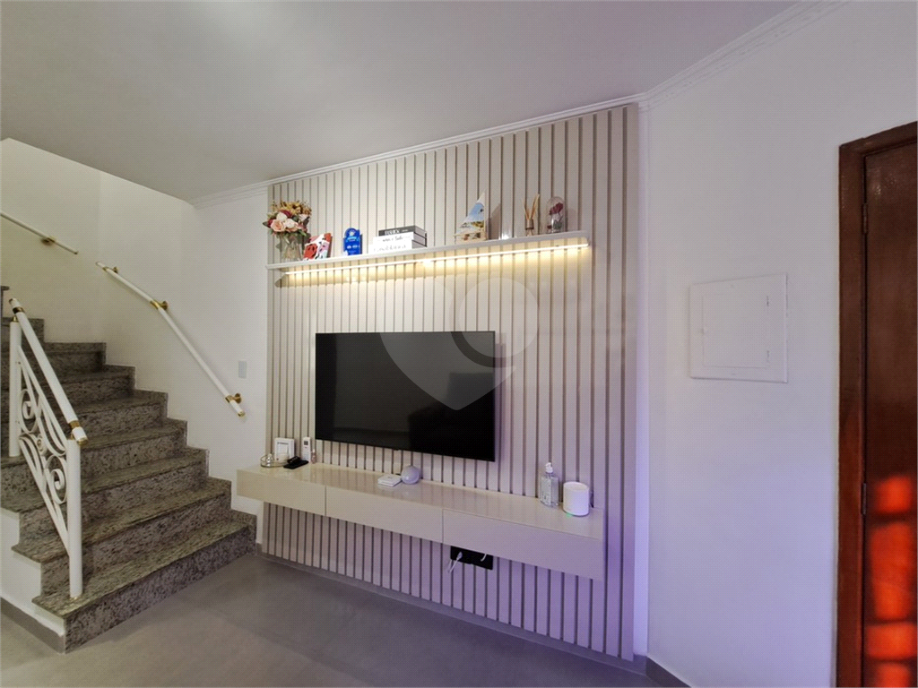 Sobrado em Condomínio Fechado com 2 Quartos e 1 Vaga.