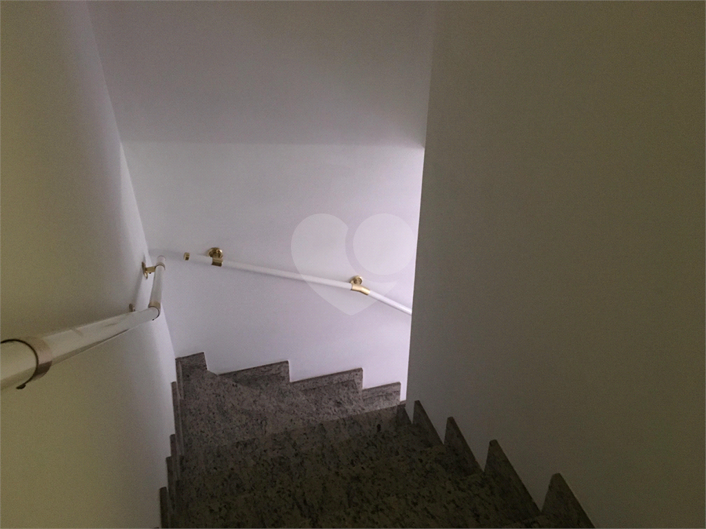 Sobrado em Condomínio Fechado com 2 Quartos e 1 Vaga.