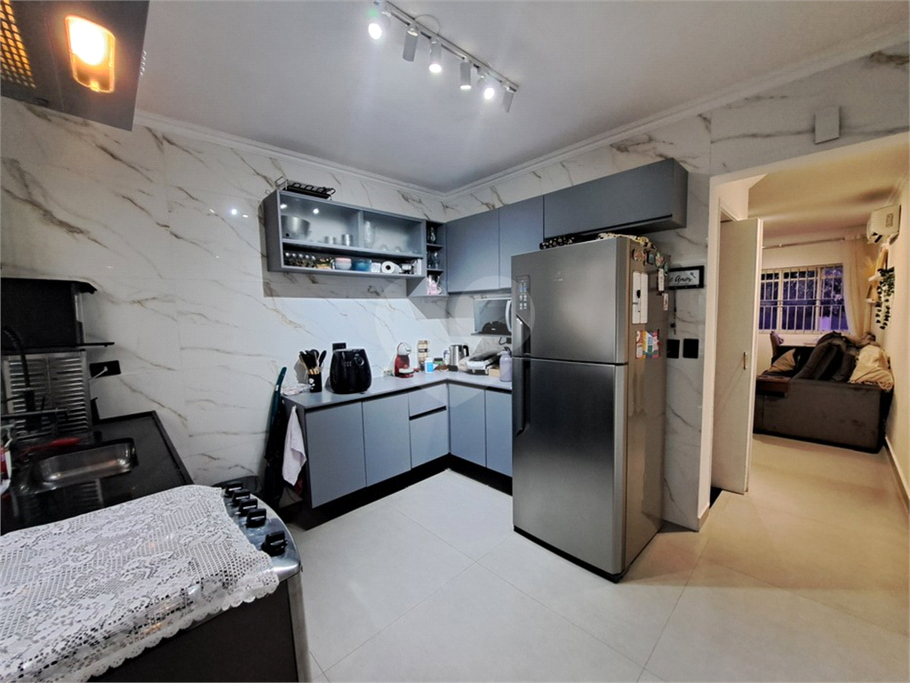 Sobrado em Condomínio Fechado com 2 Quartos e 1 Vaga.