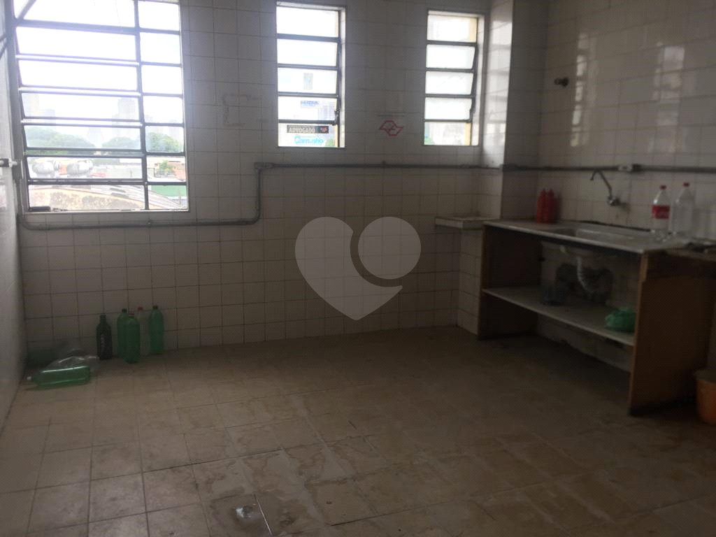 EXCELENTE PRÉDIO COMERCIAL REGIÃO DA BARRA FUNDA, SENDO 1.200 METROS.