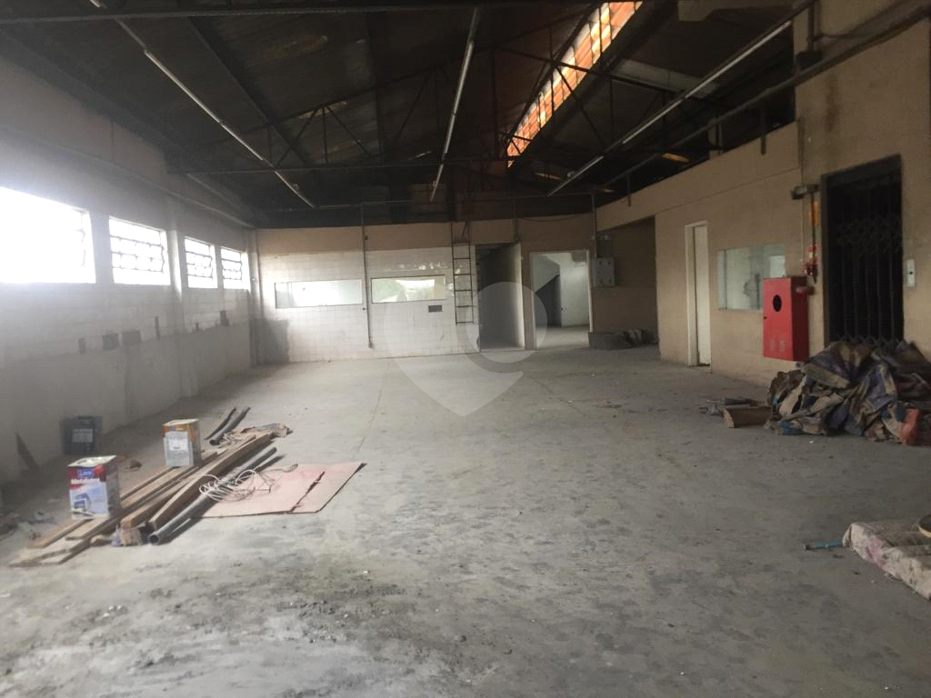 EXCELENTE PRÉDIO COMERCIAL REGIÃO DA BARRA FUNDA, SENDO 1.200 METROS.