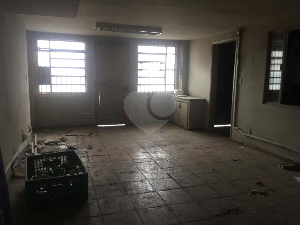 EXCELENTE PRÉDIO COMERCIAL REGIÃO DA BARRA FUNDA, SENDO 1.200 METROS.