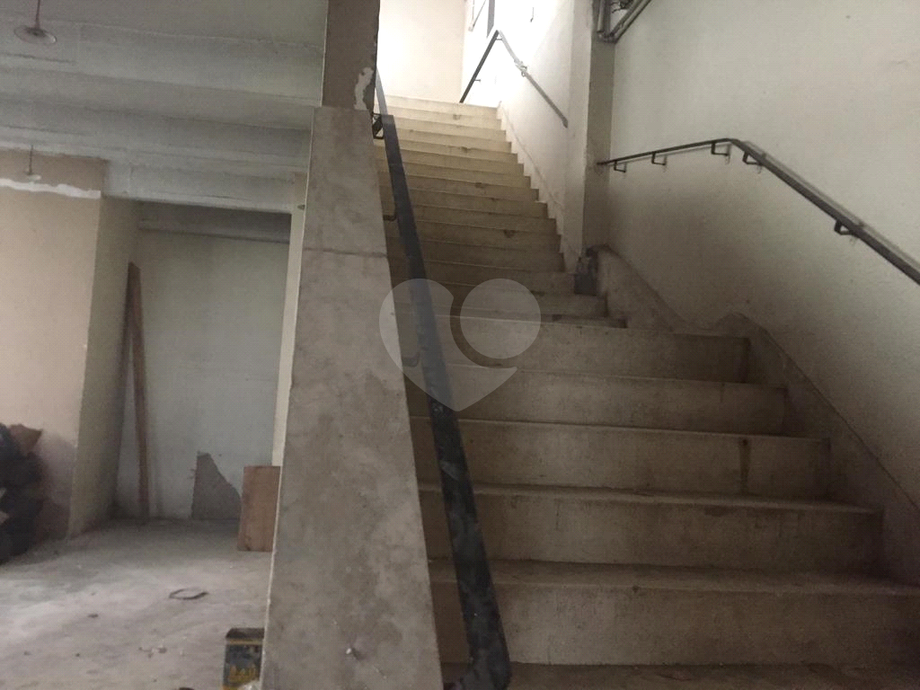 EXCELENTE PRÉDIO COMERCIAL REGIÃO DA BARRA FUNDA, SENDO 1.200 METROS.