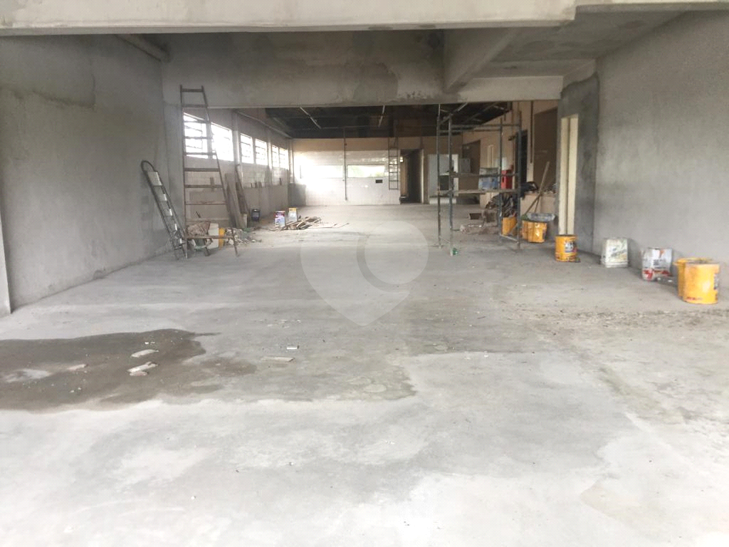 EXCELENTE PRÉDIO COMERCIAL REGIÃO DA BARRA FUNDA, SENDO 1.200 METROS.
