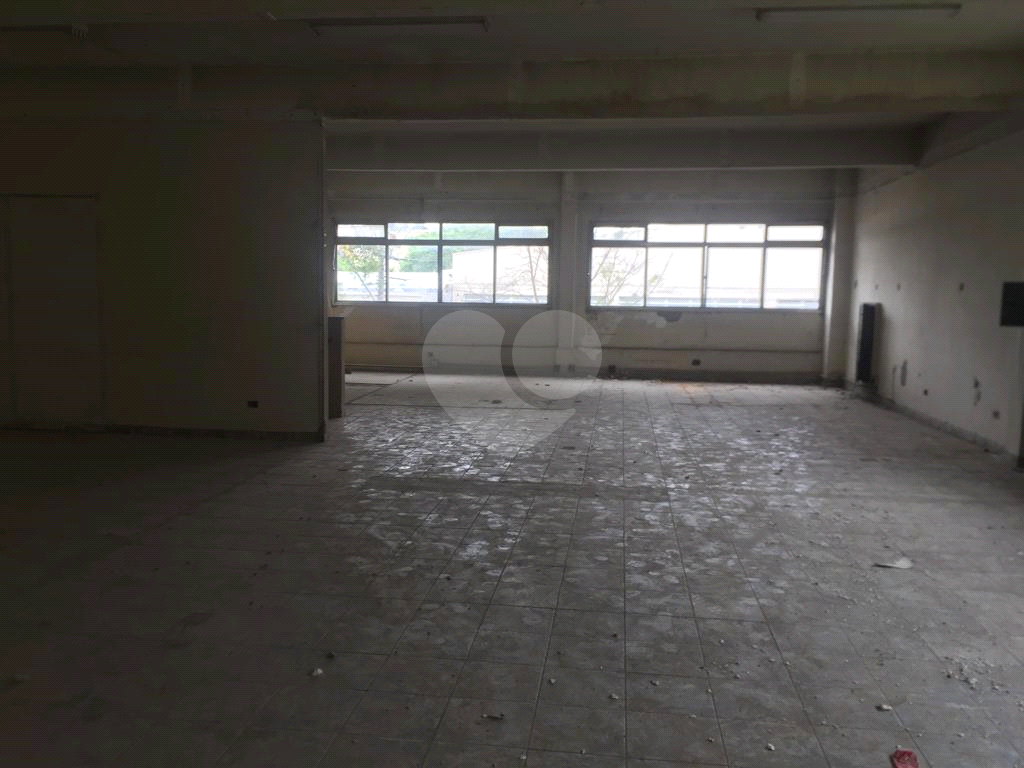 EXCELENTE PRÉDIO COMERCIAL REGIÃO DA BARRA FUNDA, SENDO 1.200 METROS.