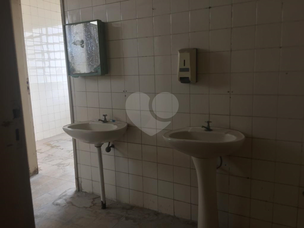 EXCELENTE PRÉDIO COMERCIAL REGIÃO DA BARRA FUNDA, SENDO 1.200 METROS.