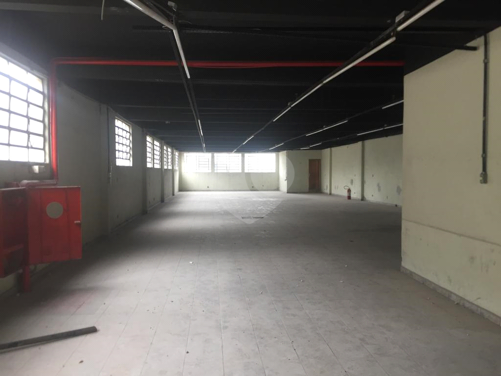 EXCELENTE PRÉDIO COMERCIAL REGIÃO DA BARRA FUNDA, SENDO 1.200 METROS.