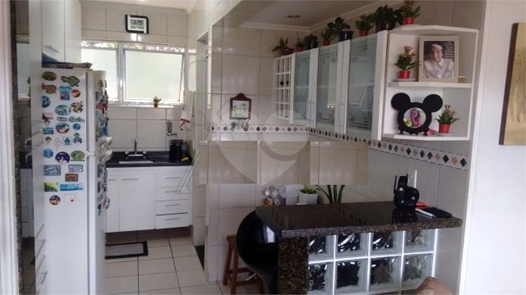 Apartamento todo reformado em bairro de alto padrão .Documentação em ordem, estuda contra proposta!!