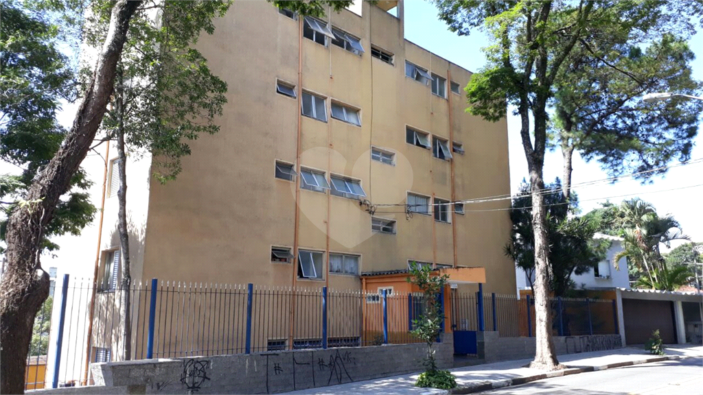 Apartamento todo reformado em bairro de alto padrão .Documentação em ordem, estuda contra proposta!!