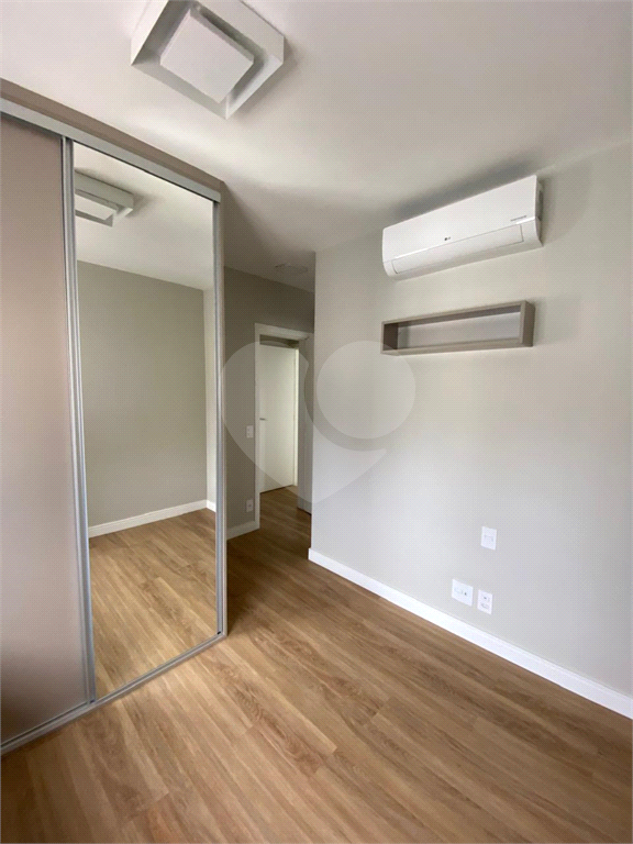 Apartamento com três suítes e três vagas na Vila Pompeia