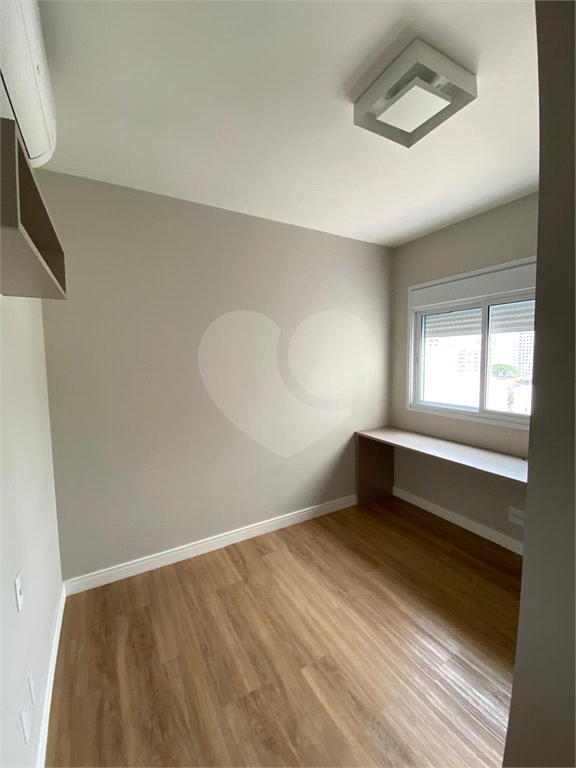 Apartamento com três suítes e três vagas na Vila Pompeia