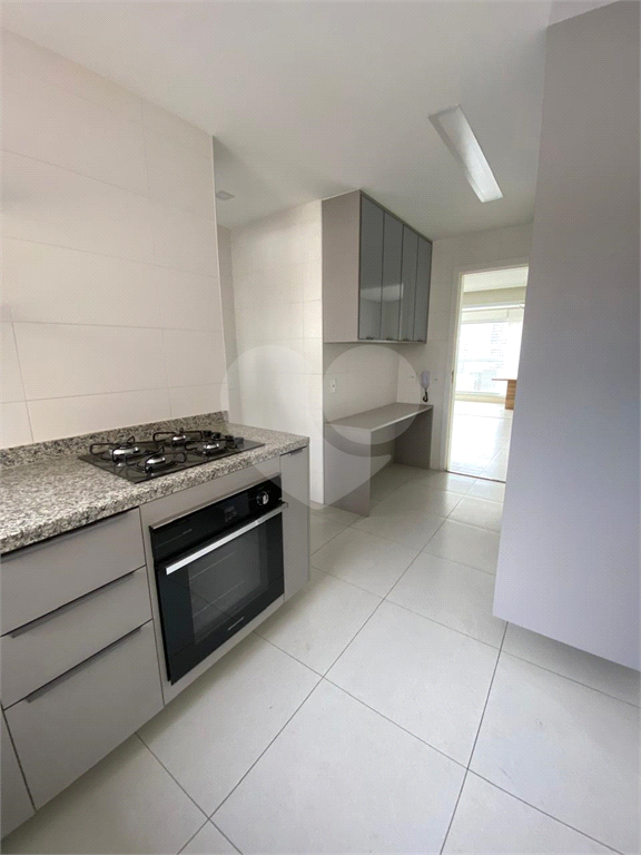 Apartamento com três suítes e três vagas na Vila Pompeia