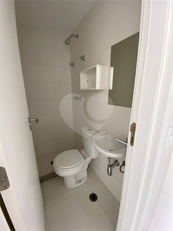 Apartamento com três suítes e três vagas na Vila Pompeia