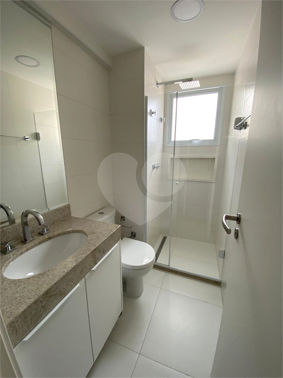 Apartamento com três suítes e três vagas na Vila Pompeia