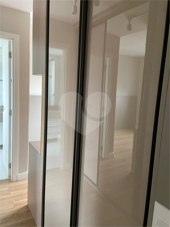 Apartamento com três suítes e três vagas na Vila Pompeia