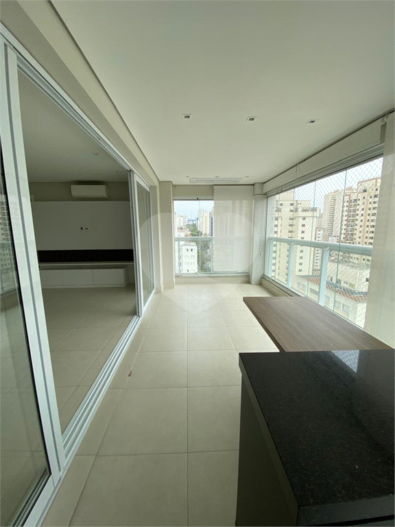 Apartamento com três suítes e três vagas na Vila Pompeia