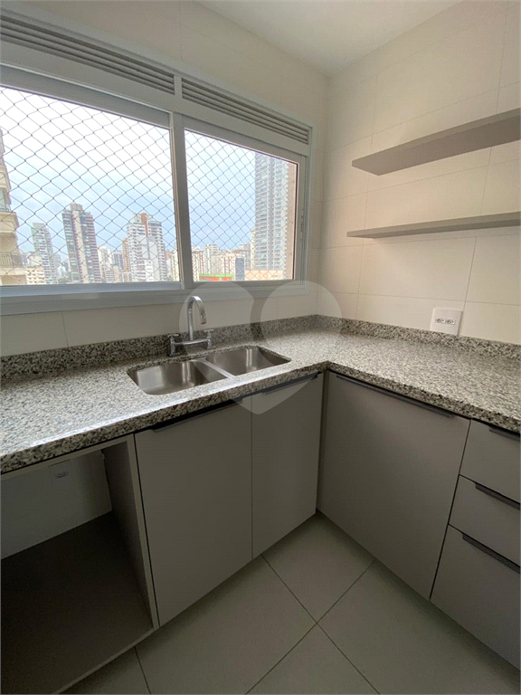 Apartamento com três suítes e três vagas na Vila Pompeia