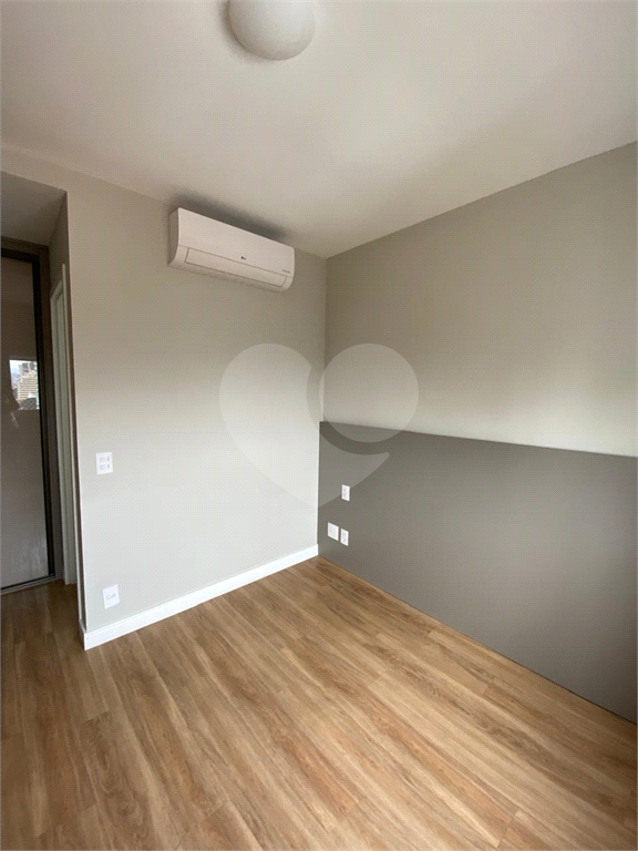 Apartamento com três suítes e três vagas na Vila Pompeia