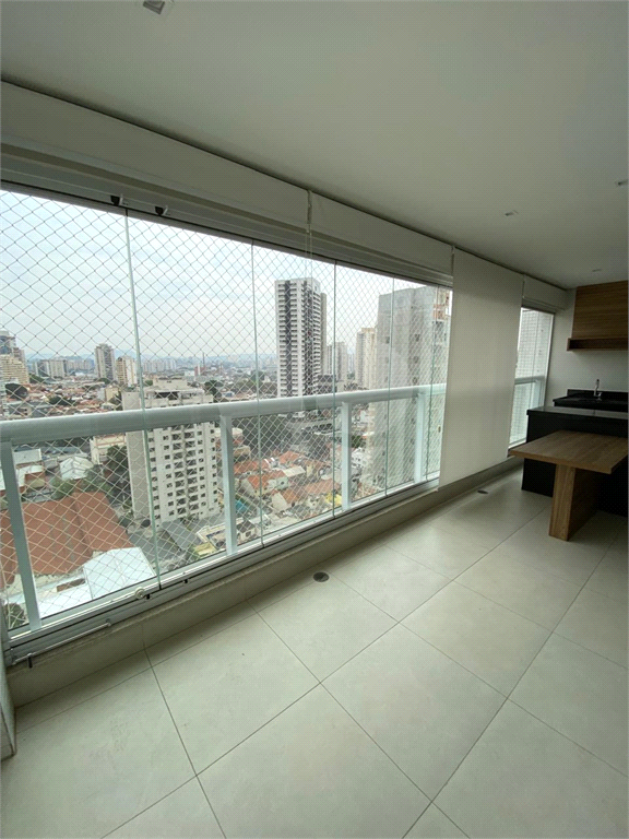 Apartamento com três suítes e três vagas na Vila Pompeia