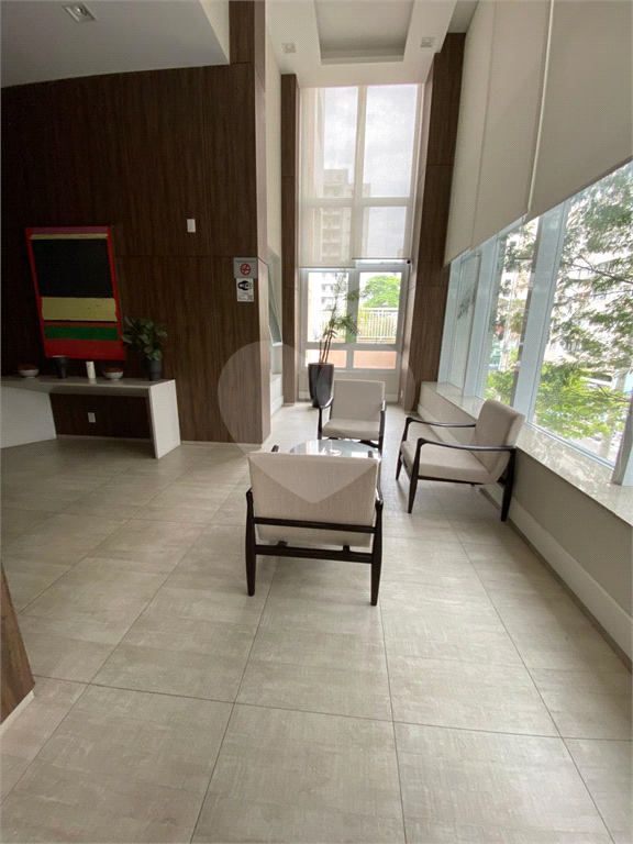 Apartamento com três suítes e três vagas na Vila Pompeia