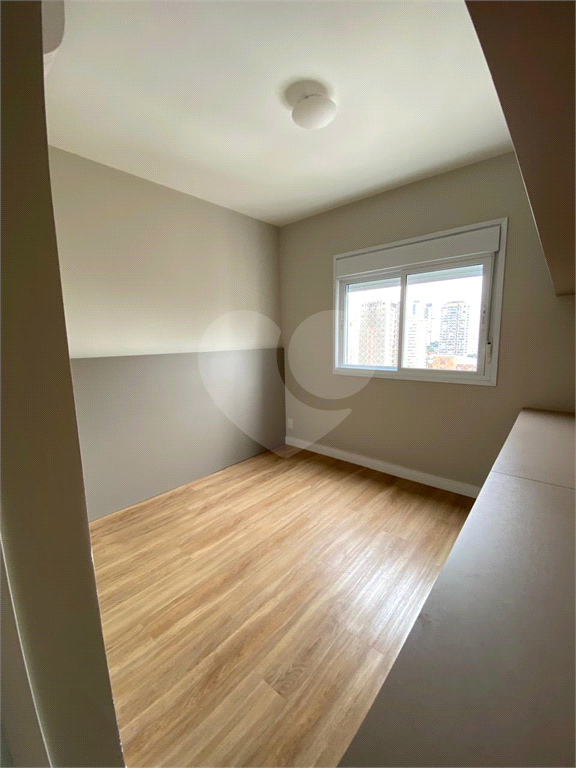 Apartamento com três suítes e três vagas na Vila Pompeia