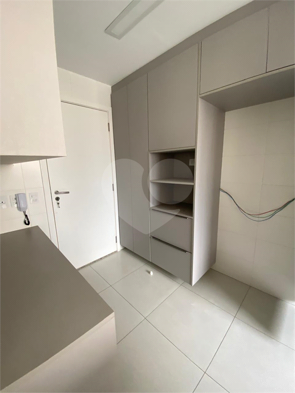 Apartamento com três suítes e três vagas na Vila Pompeia