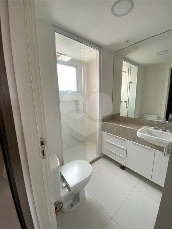 Apartamento com três suítes e três vagas na Vila Pompeia