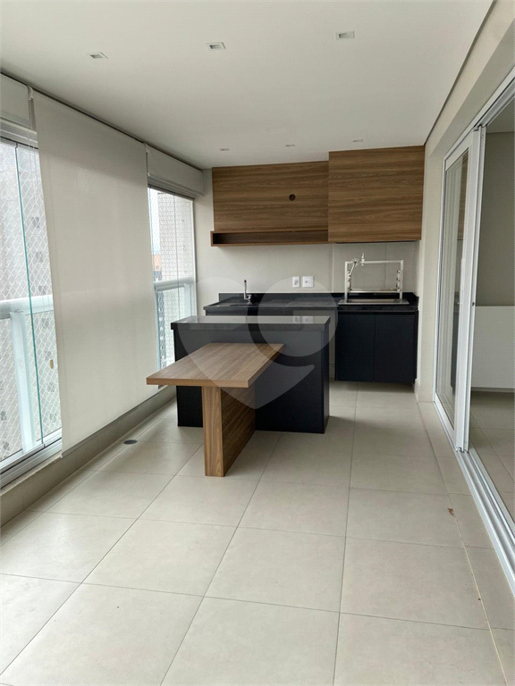 Apartamento com três suítes e três vagas na Vila Pompeia