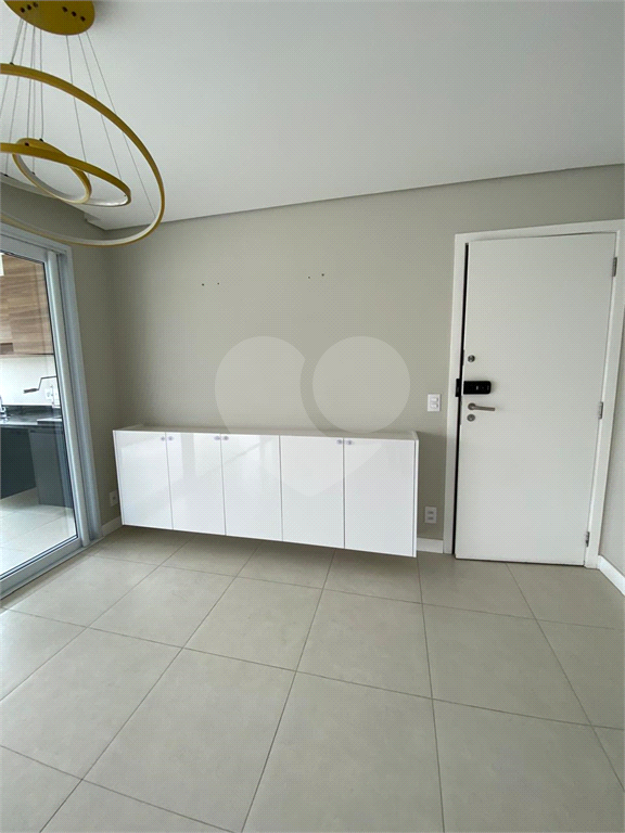 Apartamento com três suítes e três vagas na Vila Pompeia