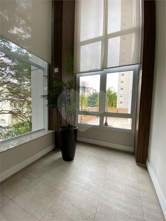 Apartamento com três suítes e três vagas na Vila Pompeia