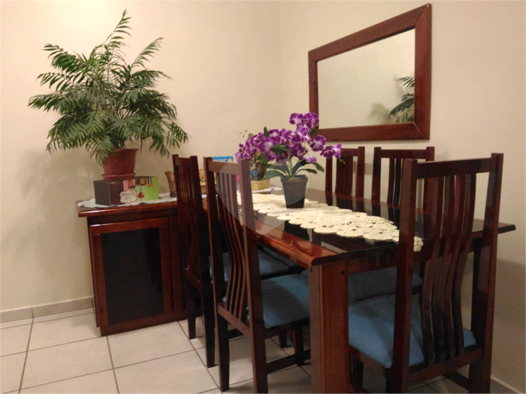 Apartamento no bairro do Mandaqui com 2 dormitórios. Sala para 2 ambientes e com sacada