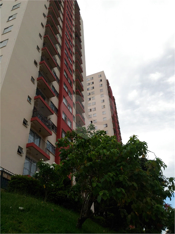 Apartamento no bairro do Mandaqui com 2 dormitórios. Sala para 2 ambientes e com sacada