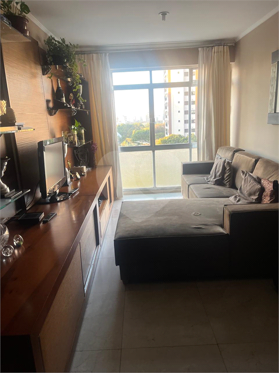 Imóvel 130m² sala ampla com janelões, cômodos grandes, 3 quartos, sendo 1 suíte, 1 vaga de garagem Perdizes