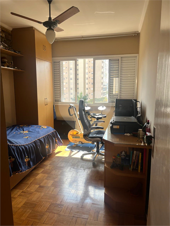 Imóvel 130m² sala ampla com janelões, cômodos grandes, 3 quartos, sendo 1 suíte, 1 vaga de garagem Perdizes
