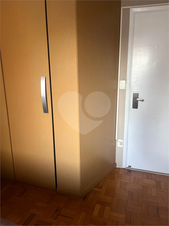 Imóvel 130m² sala ampla com janelões, cômodos grandes, 3 quartos, sendo 1 suíte, 1 vaga de garagem Perdizes
