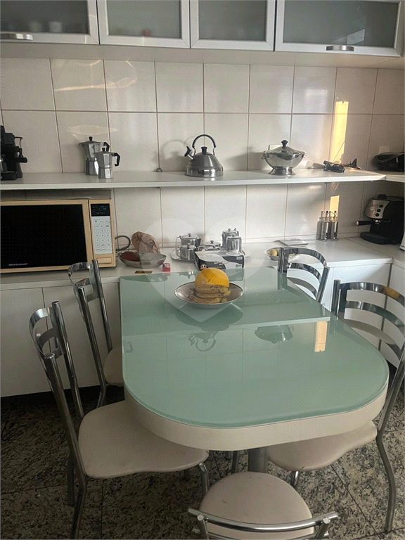 Imóvel 130m² sala ampla com janelões, cômodos grandes, 3 quartos, sendo 1 suíte, 1 vaga de garagem Perdizes