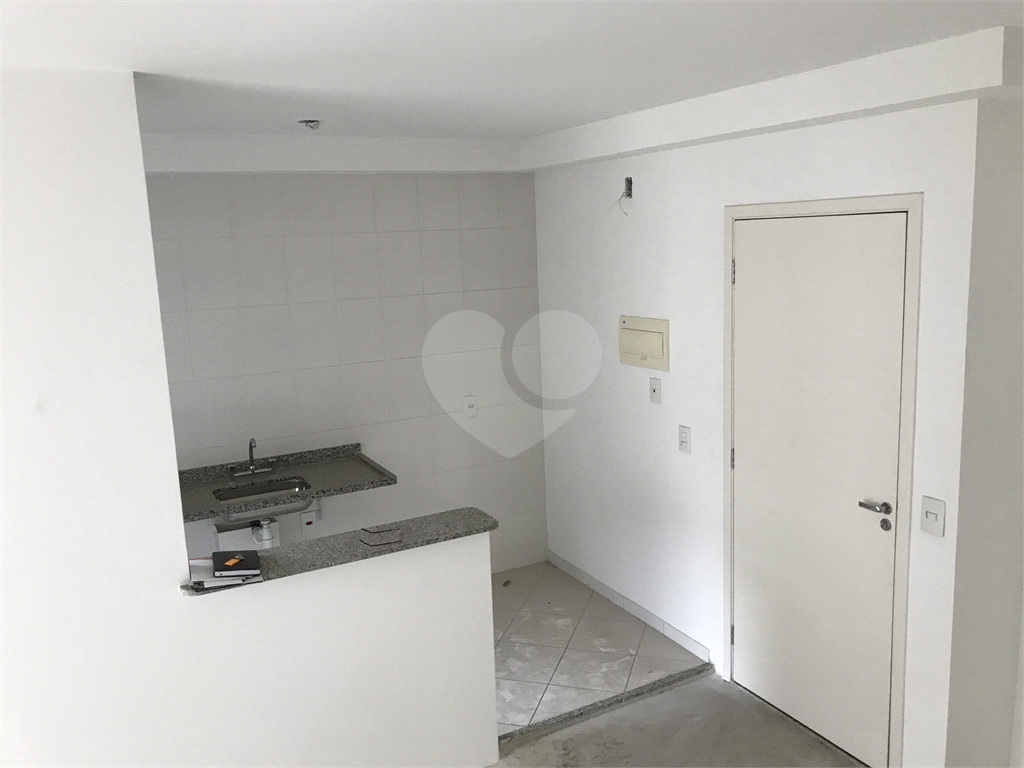 APARTAMENTO em VILA GUSTAVO