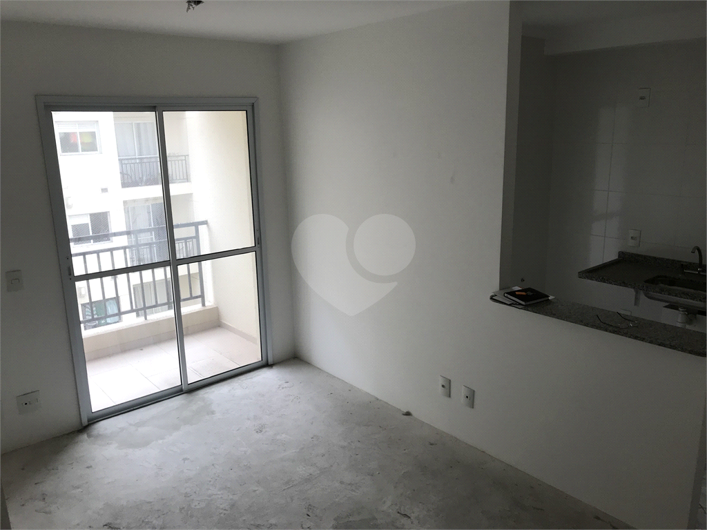 APARTAMENTO em VILA GUSTAVO