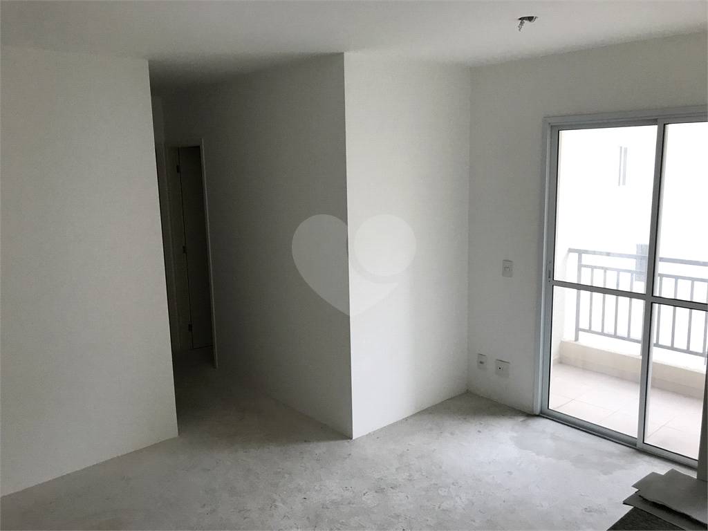 APARTAMENTO em VILA GUSTAVO