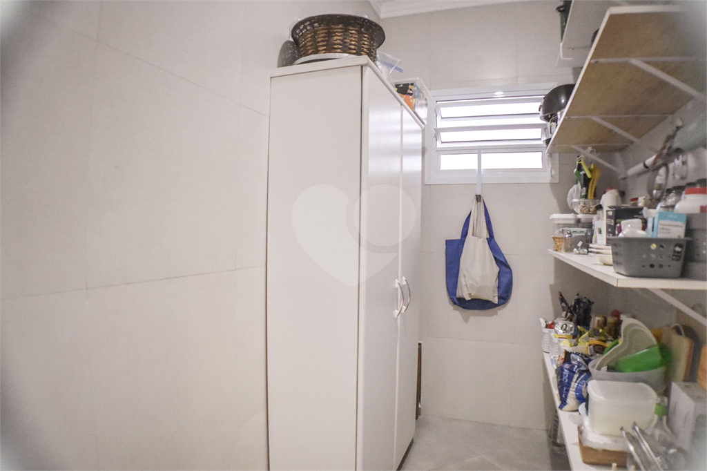 Casa Térrea ampla e Moderna, 4 dorm, 2 Suítes, 6 banh, Área Gde Churrasq e Piscina, Cond Fechado