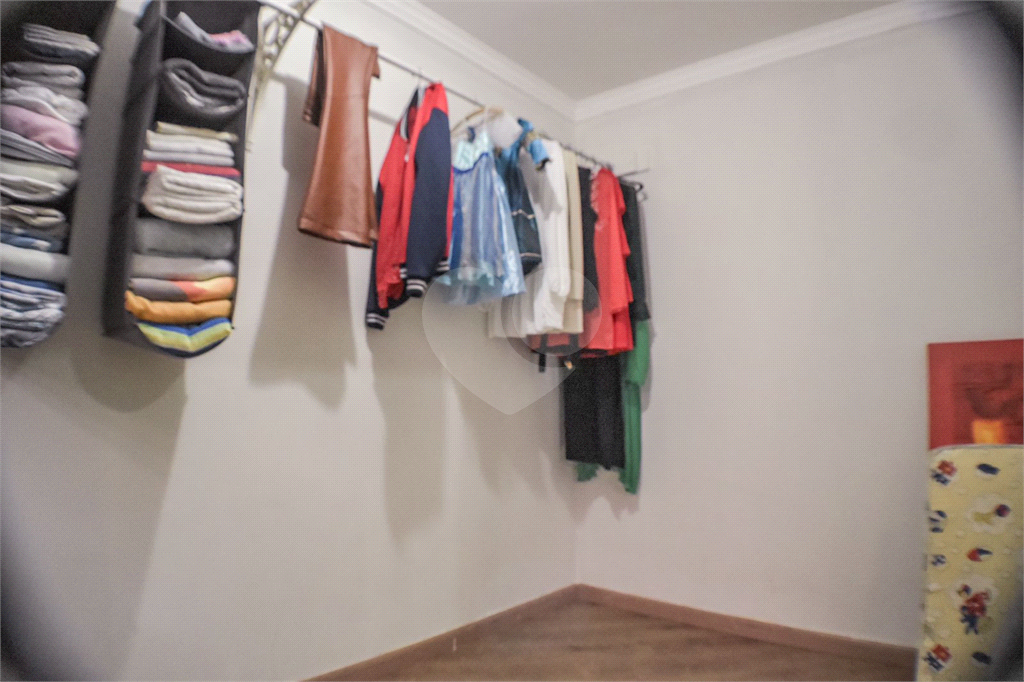 Casa Térrea ampla e Moderna, 4 dorm, 2 Suítes, 6 banh, Área Gde Churrasq e Piscina, Cond Fechado