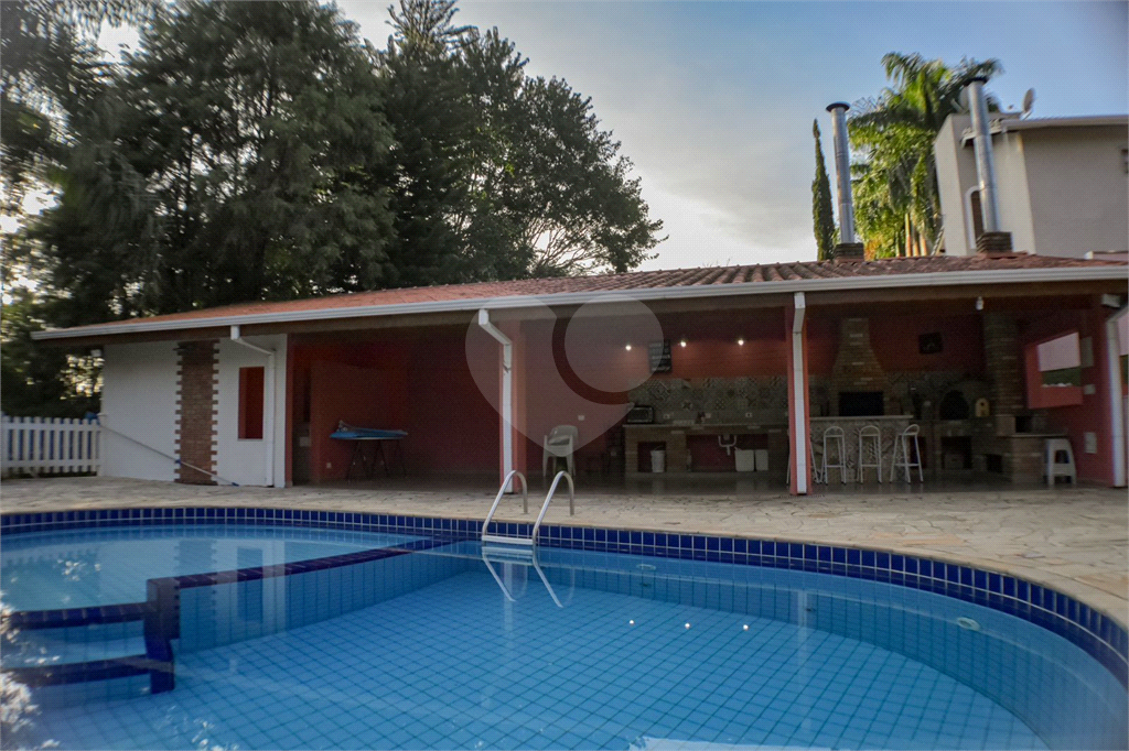 Casa Térrea ampla e Moderna, 4 dorm, 2 Suítes, 6 banh, Área Gde Churrasq e Piscina, Cond Fechado