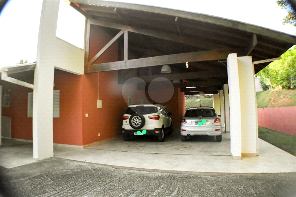 Casa Térrea ampla e Moderna, 4 dorm, 2 Suítes, 6 banh, Área Gde Churrasq e Piscina, Cond Fechado