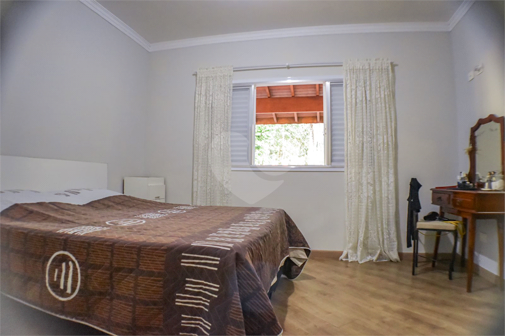 Casa Térrea ampla e Moderna, 4 dorm, 2 Suítes, 6 banh, Área Gde Churrasq e Piscina, Cond Fechado