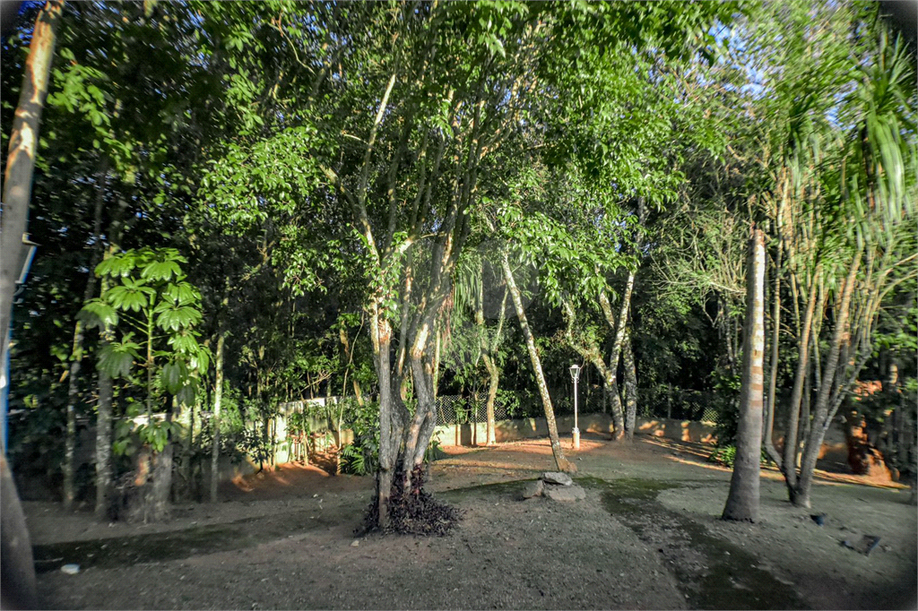 Casa Térrea ampla e Moderna, 4 dorm, 2 Suítes, 6 banh, Área Gde Churrasq e Piscina, Cond Fechado