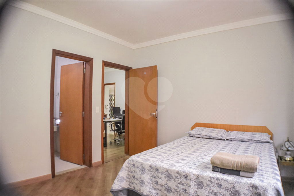 Casa Térrea ampla e Moderna, 4 dorm, 2 Suítes, 6 banh, Área Gde Churrasq e Piscina, Cond Fechado