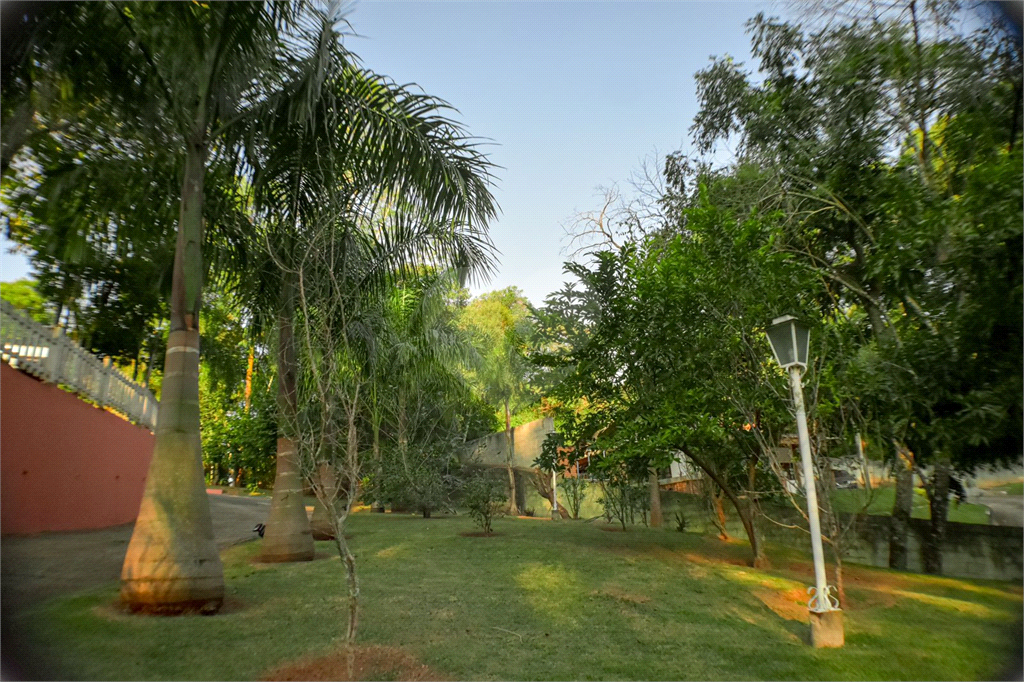 Casa Térrea ampla e Moderna, 4 dorm, 2 Suítes, 6 banh, Área Gde Churrasq e Piscina, Cond Fechado